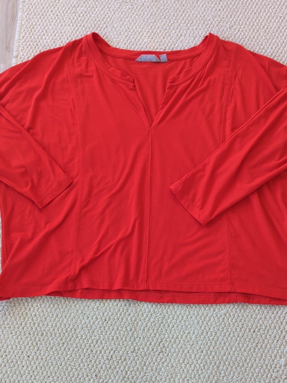Athleta Red V-Notch 3/4 Sleeve Performance Top